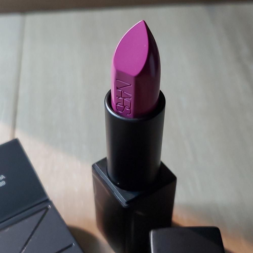 NARS Audacious Lipstick Silvia